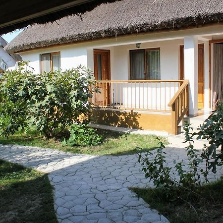 Cerdacul Cu Stuf Hotell Sfântu Gheorghe Exteriör bild