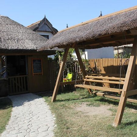 Cerdacul Cu Stuf Hotell Sfântu Gheorghe Exteriör bild