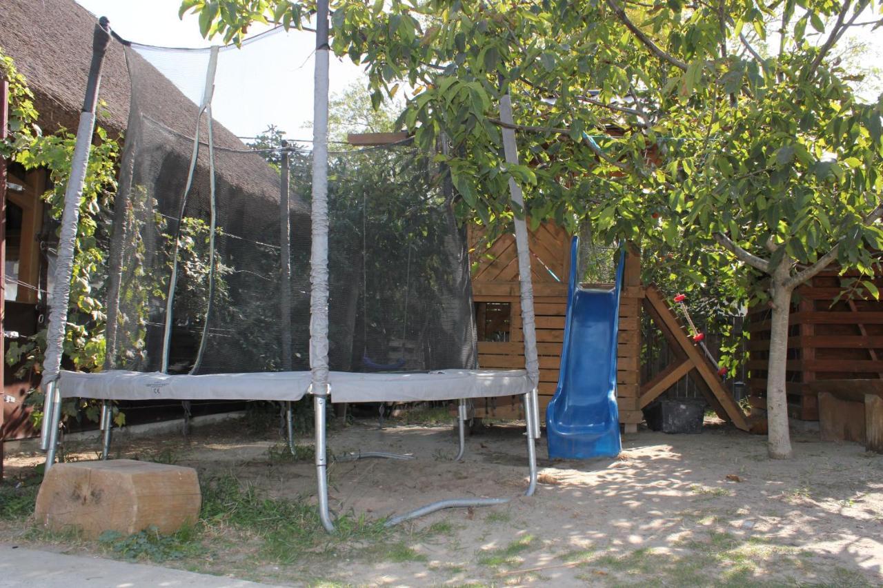 Cerdacul Cu Stuf Hotell Sfântu Gheorghe Exteriör bild