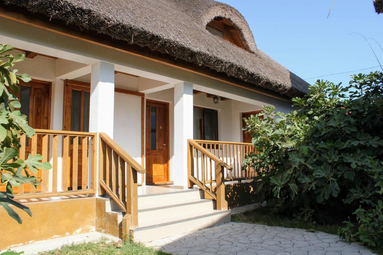 Cerdacul Cu Stuf Hotell Sfântu Gheorghe Exteriör bild