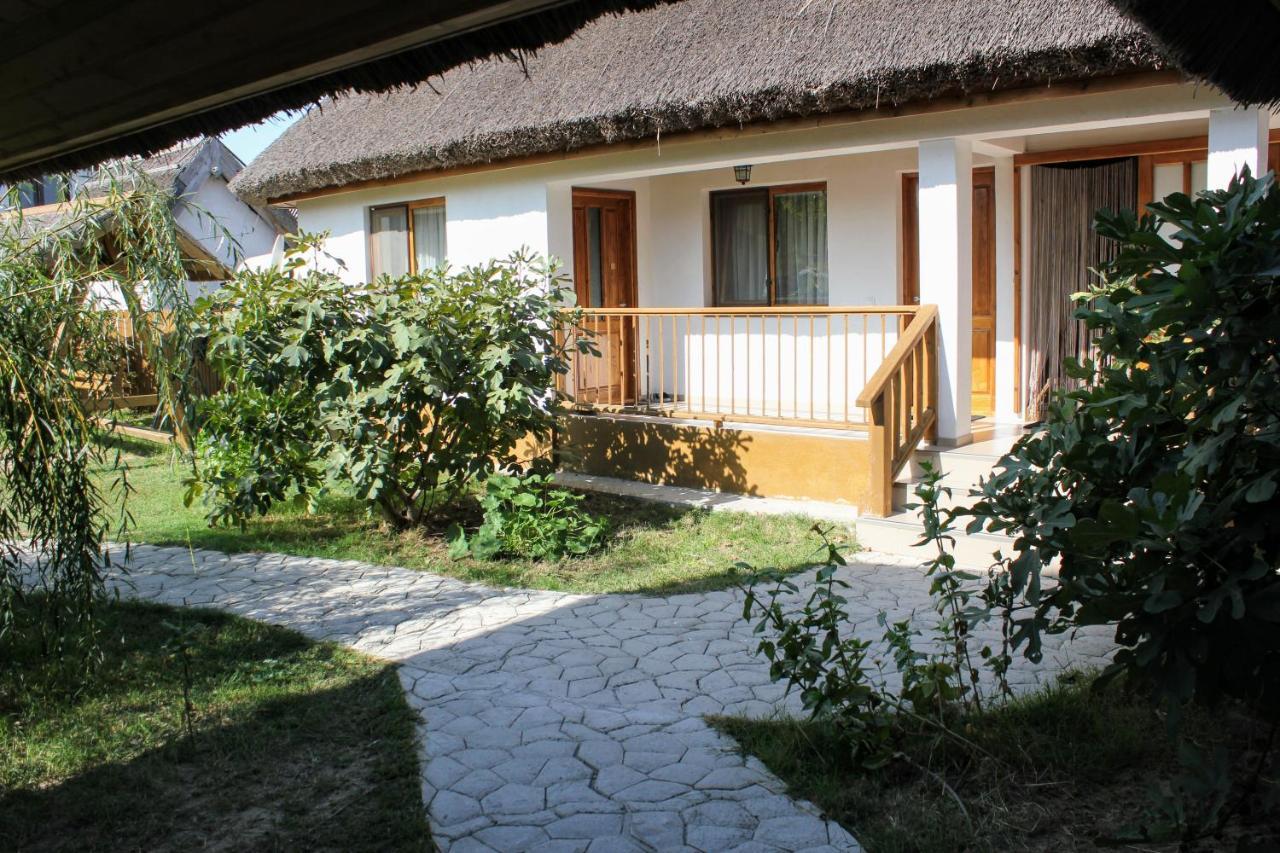 Cerdacul Cu Stuf Hotell Sfântu Gheorghe Exteriör bild