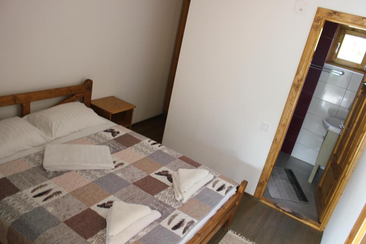Cerdacul Cu Stuf Hotell Sfântu Gheorghe Exteriör bild