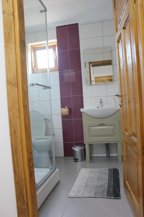 Cerdacul Cu Stuf Hotell Sfântu Gheorghe Exteriör bild