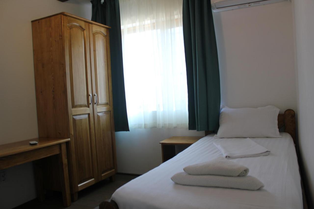 Cerdacul Cu Stuf Hotell Sfântu Gheorghe Exteriör bild
