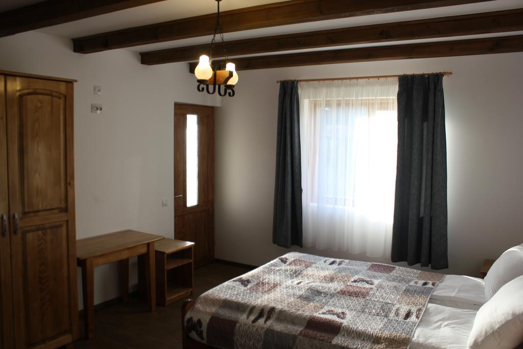 Cerdacul Cu Stuf Hotell Sfântu Gheorghe Exteriör bild