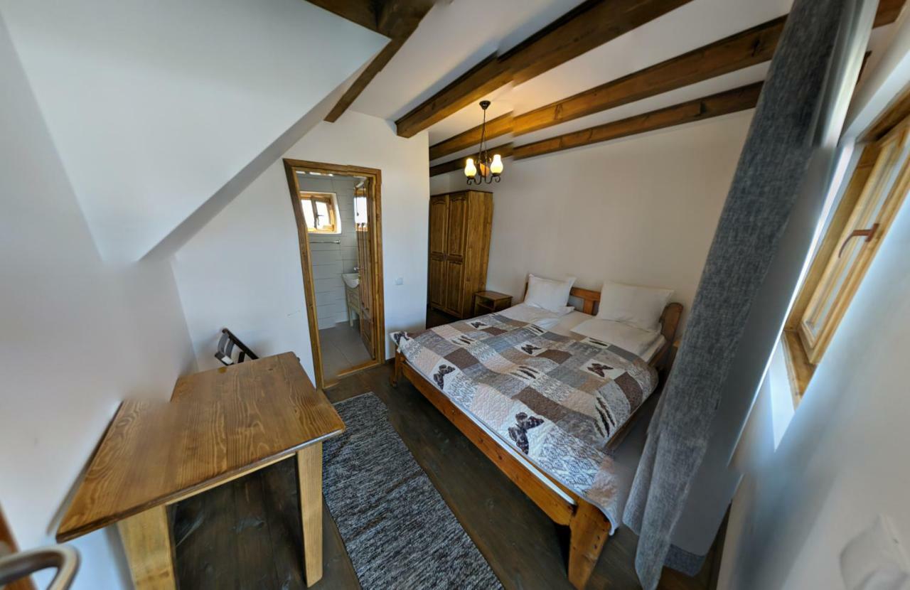 Cerdacul Cu Stuf Hotell Sfântu Gheorghe Exteriör bild