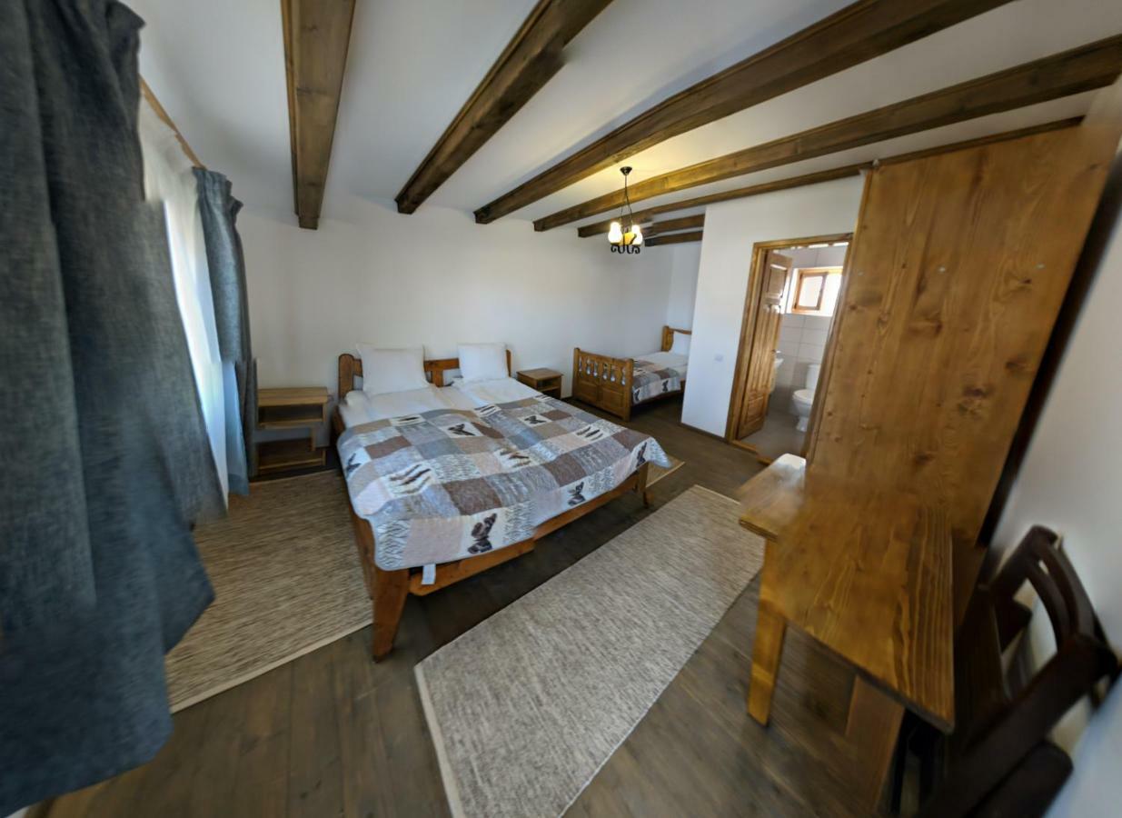 Cerdacul Cu Stuf Hotell Sfântu Gheorghe Exteriör bild
